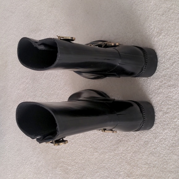 Vince Camuto Rain Boots - Picture 5 of 11